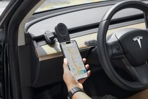 Holder Pitaka MagEZ Car Mount Pro Qi2 - Tesla