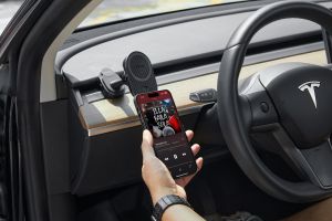 Holder Pitaka MagEZ Car Mount Pro Qi2 - Tesla